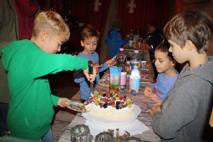 #LustAmLeben #Kindergeburtstag #AbenteuerCamp #NaturErleben #PferdeErleben #SpaßInDerNatur #KinderEvents #Linz #Wels #Gmunden #Geburtstagsfeier #OutdoorErlebnis #MentaleStärke #KinderAbenteuer