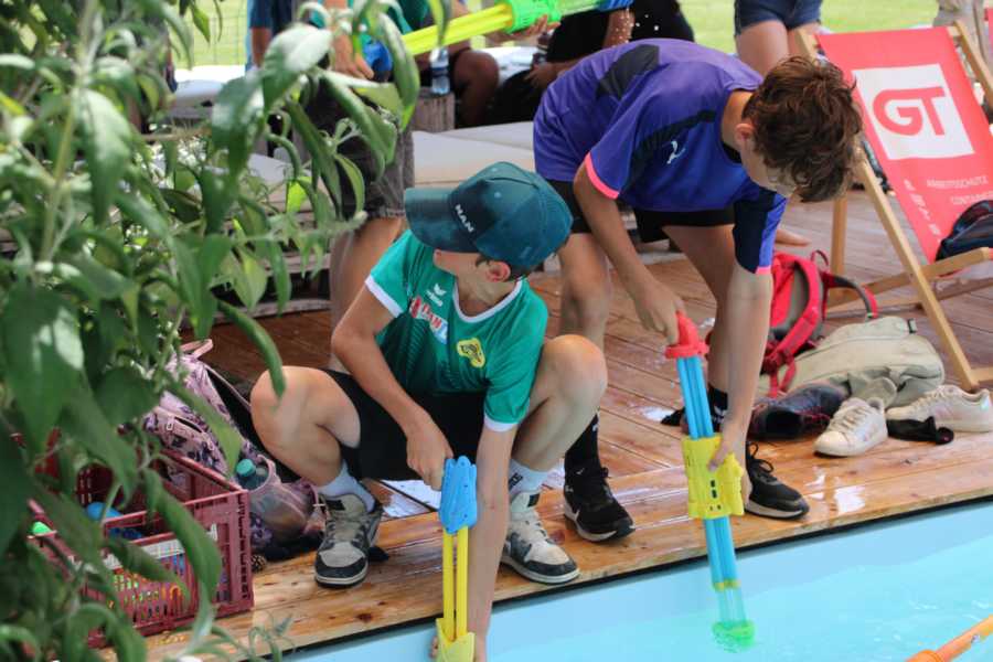 #FamilienSurvivalCamp, #SurvivalMitKindern, #OutdoorAbenteuer, #FamilienAbenteuer, #ZurückZurNatur, #LagerfeuerLiebe, #NaturErleben, Survival Training, #AbenteuerFürKinder, #WildnisCamp, #GemeinsamDraußen, #LebenInDerNatur, #DigitalDetox, #AbenteuerZeit, #KinderErlebenNatur