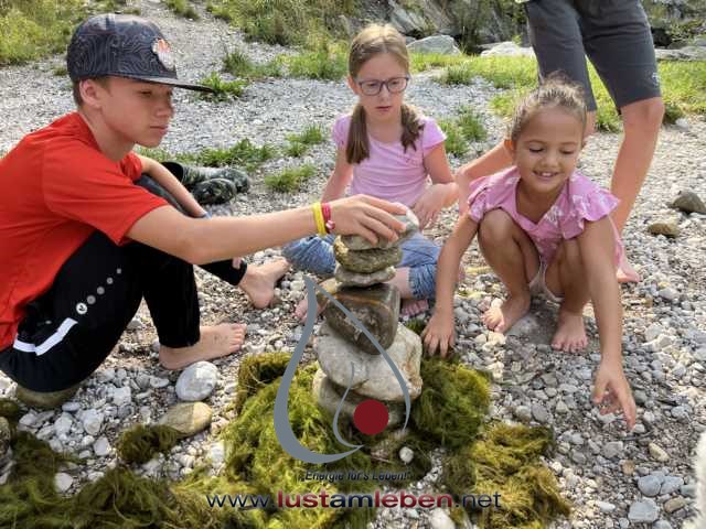 #LustAmLeben #KinderUndJugendCamp #NaturErleben #KreativitätFördern #Selbstentfaltung #TiereErleben #AktivesLernen #AchtsameZeit #KinderBetreuung #JugendlicheErziehen #WerteVermitteln #NaturAbenteuer