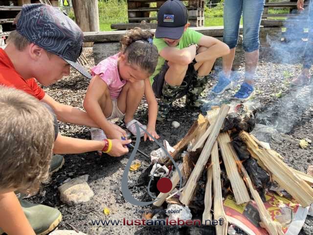 #LustAmLeben #KinderUndJugendCamp #NaturErleben #KreativitätFördern #Selbstentfaltung #TiereErleben #AktivesLernen #AchtsameZeit #KinderBetreuung #JugendlicheErziehen #WerteVermitteln #NaturAbenteuer