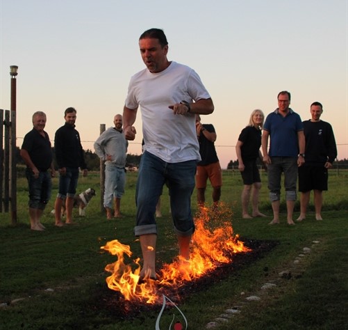 #LustAmLeben #MutZurVeränderung #KomfortzoneVerlassen #Selbstdisziplin #TeamSpirit #Teamentwicklung #BewusstLeben #Feuerlauf #InnereStärke #MindsetShift #Wachstum