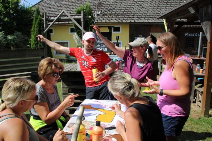 Teamevent Floß bau an der Alm Traun